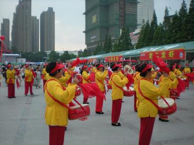 鑼鼓喧天展雄風，文化策劃鑄精魂——記合肥金馬車文化傳播工作室的特色服務